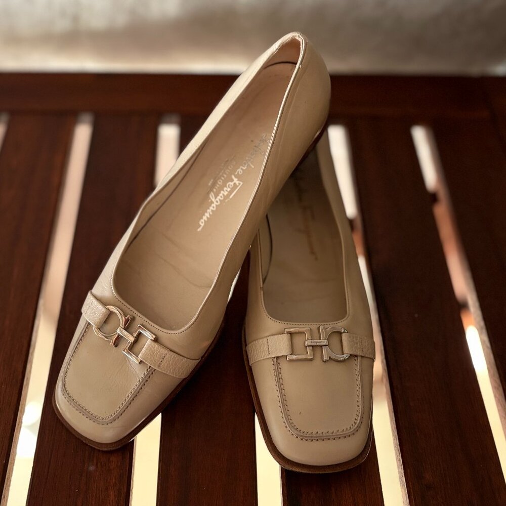 Salvatore Ferragamo Women’s Beige Leather Loafers Size 7.5
